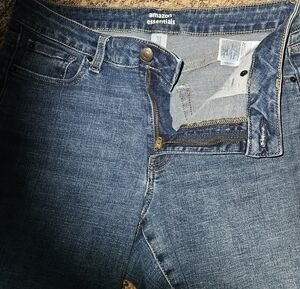 Amazon Essentials Women's Blue Denim Jean Shorts - Mid Wash
